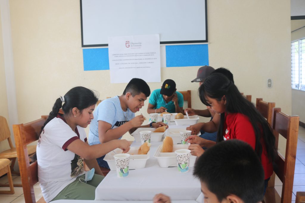Becas Escolares de Paz y Bien Guatemala